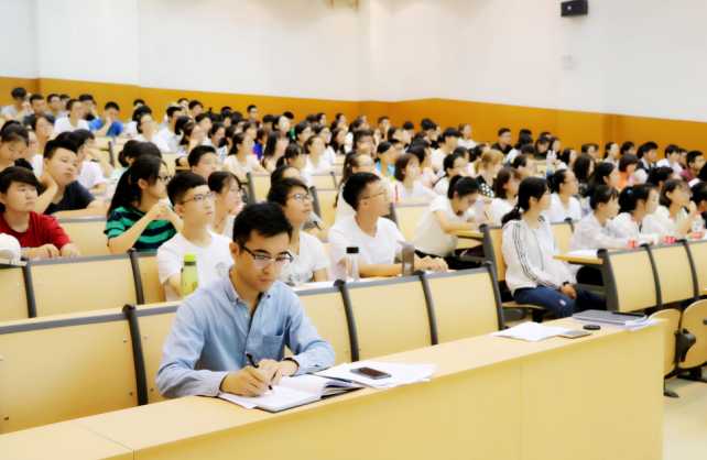 1505364919417046882.jpg 听课照片.jpg